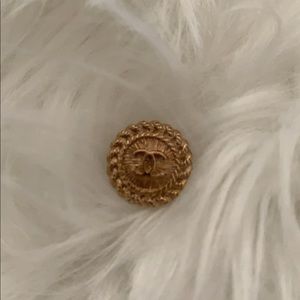 Small chanel button